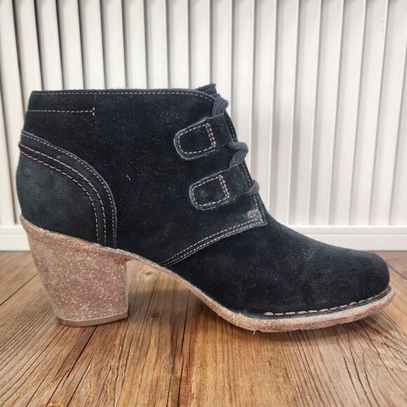 Clarks Artisan Carleta Lyon Womens Sz 10M Black Suede Heeled Ankle Booties Boots - Picture 5 of 12